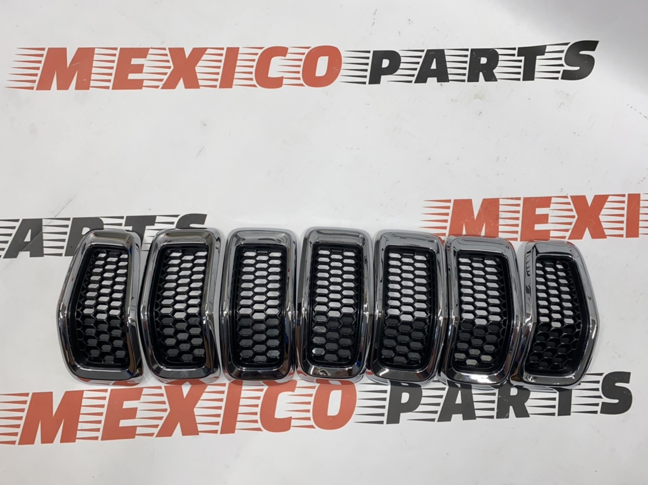 Хром кільця решітки радіатора Jeep Cherokee KL 2014-2018 (68303626AC), аналог