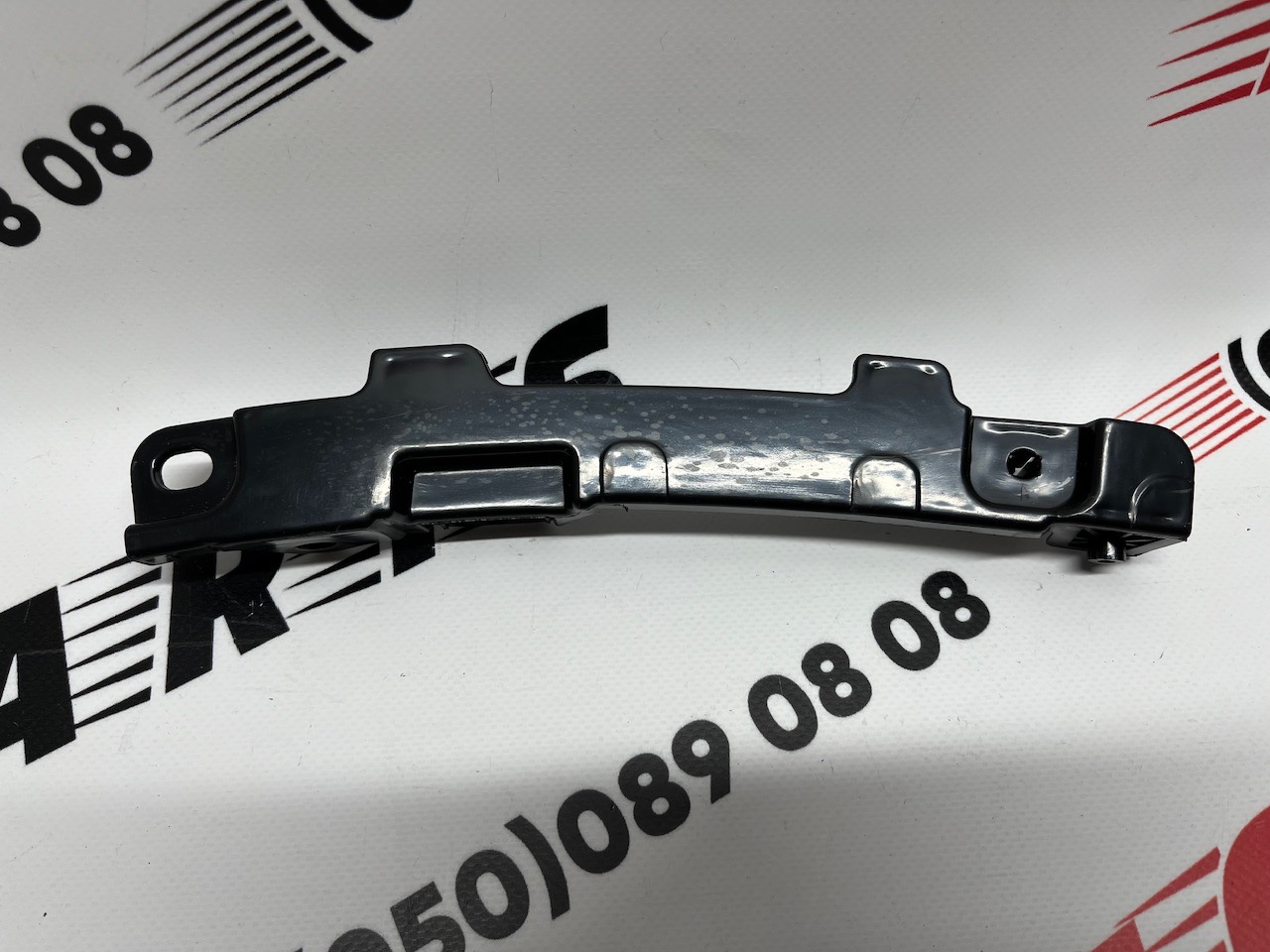 Кріплення переднього бампера праве 2 Toyota Highlander 2014-2019 (525350e030), аналог