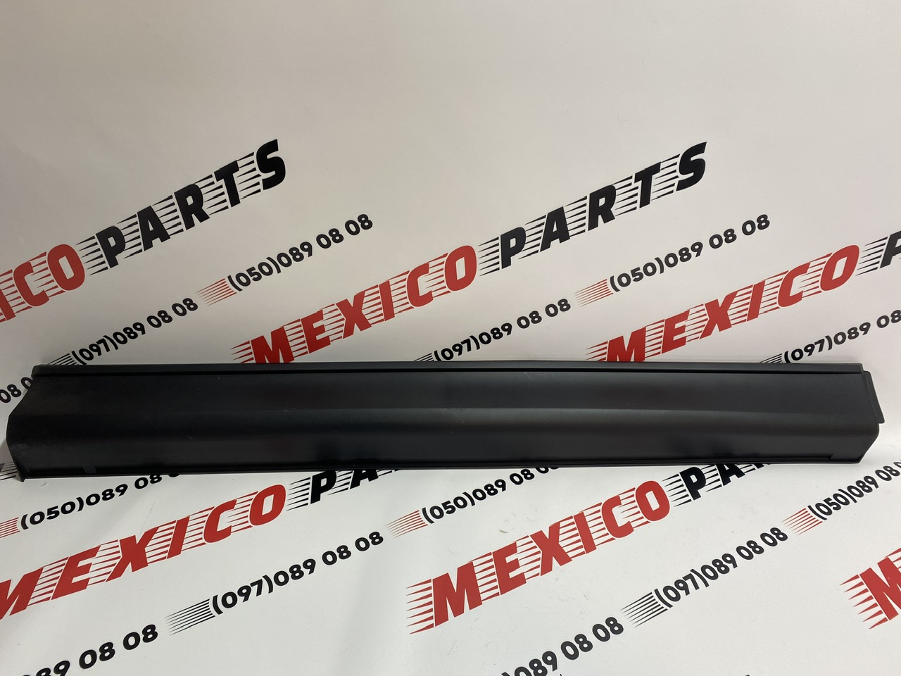 Накладка на двері передня права Mazda CX-5 2022- (KB7W51RA0E), аналог