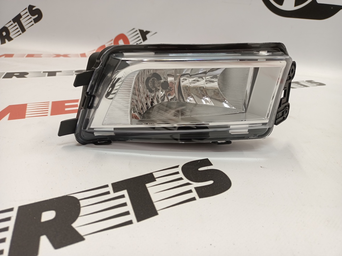 Противотуманная фара правая Volkswagen Passat B8 2016-2018 (561941700C), аналог