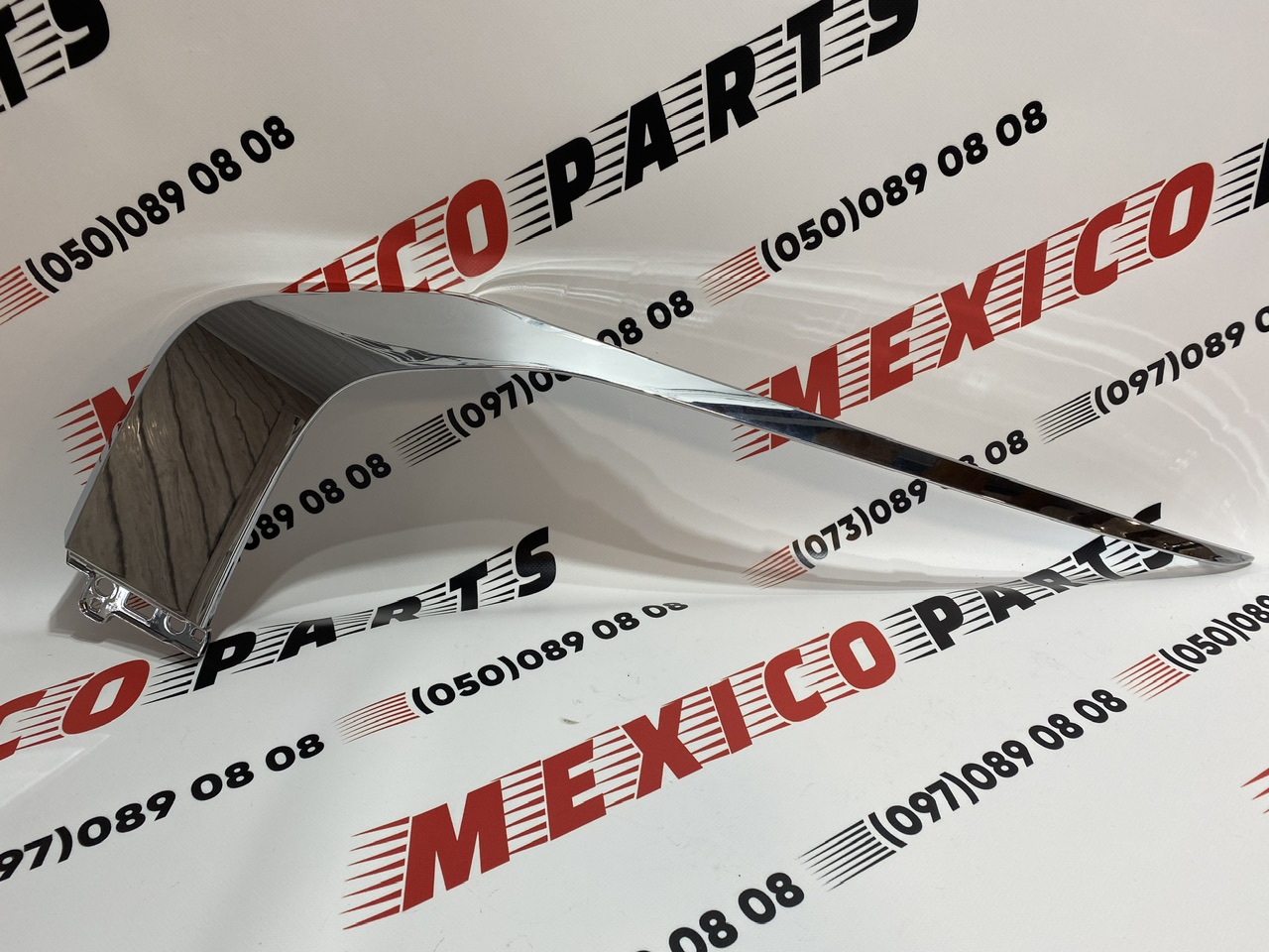 Хром переднього бамперу лівий  Mitsubishi Outlander 2023- (6407A271 ) , аналог