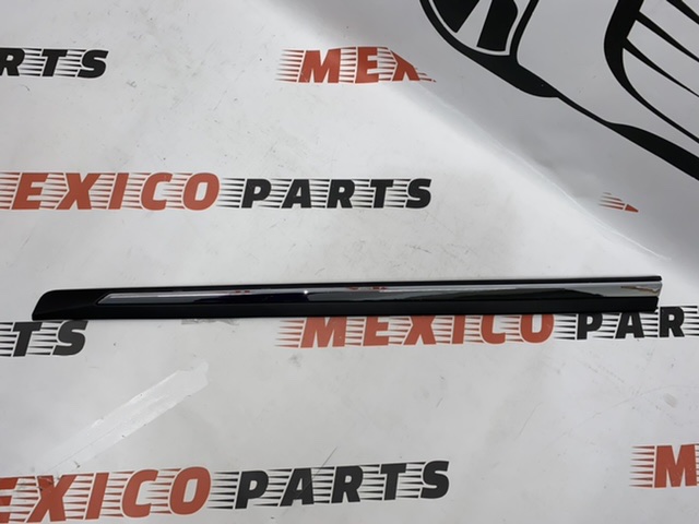 Накладка на передние двери с хромом правая Nissan X-Trail(Rogue) 2014-2020 (80876-6FL0A), аналог