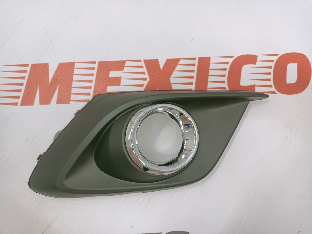 Рамка протитуманної фари права з хромом Mazda 3 2013-2015 (BJE150C11A), аналог