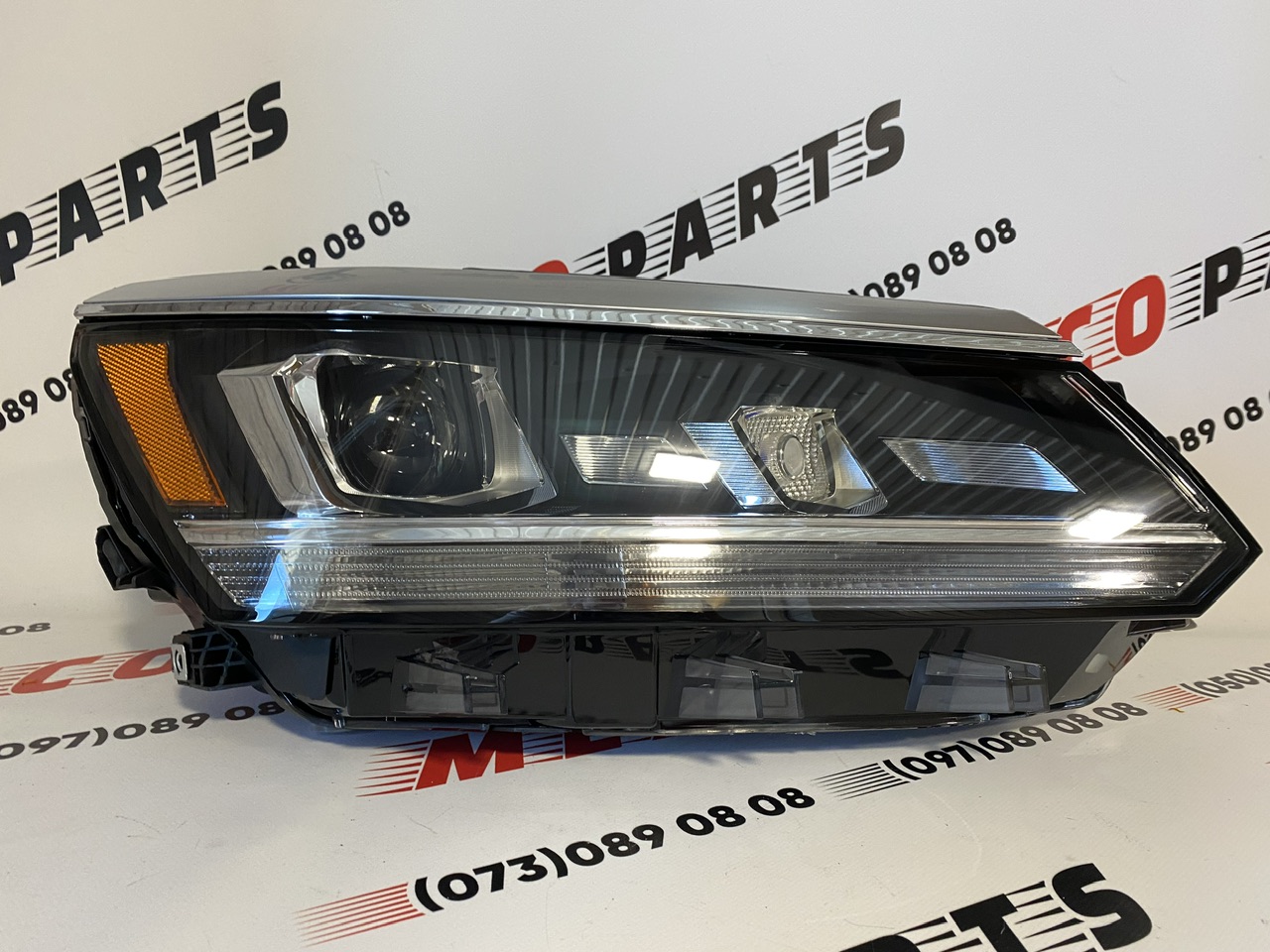 Фара ксенон з лампочкою права і ліва комплект Volkswagen Passat B8 2016-2018 (561941774A), аналог
