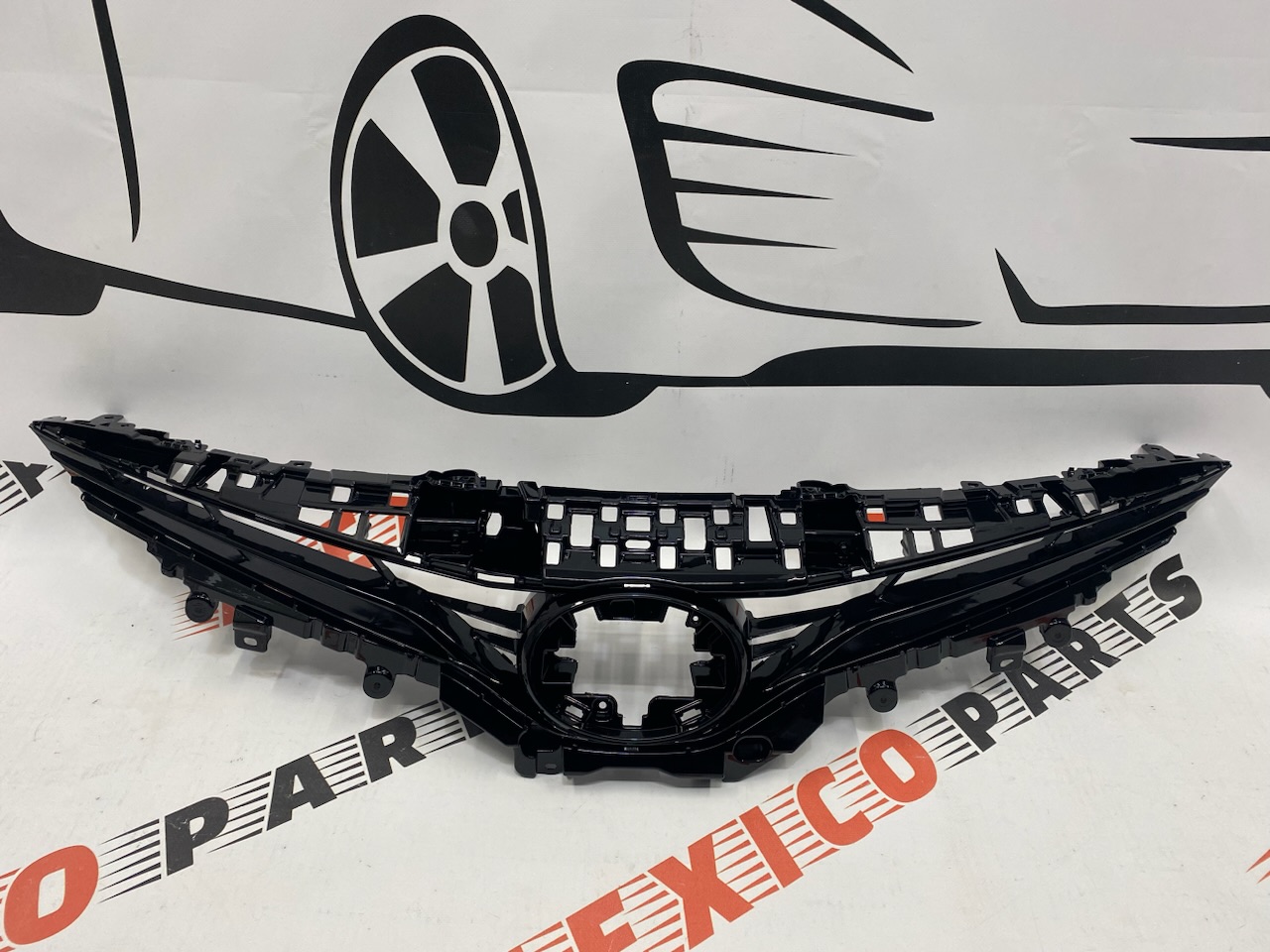 Решітка радіатора LE/XLE USA Toyota Camry 2021- (5311106b60), аналог