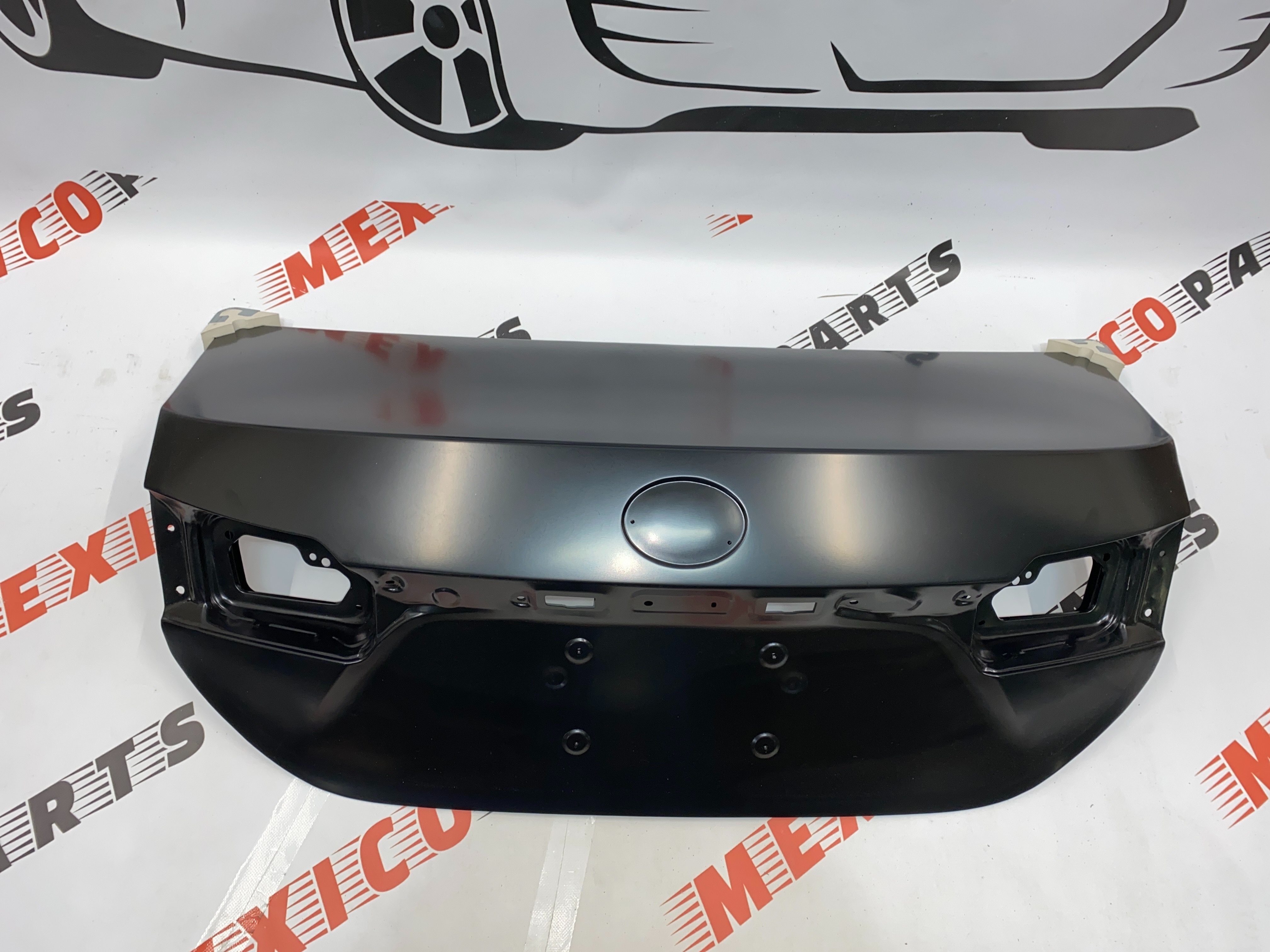 Кришка багажника  Europa Toyota Corolla 2014-2017 (64401-02B20), аналог