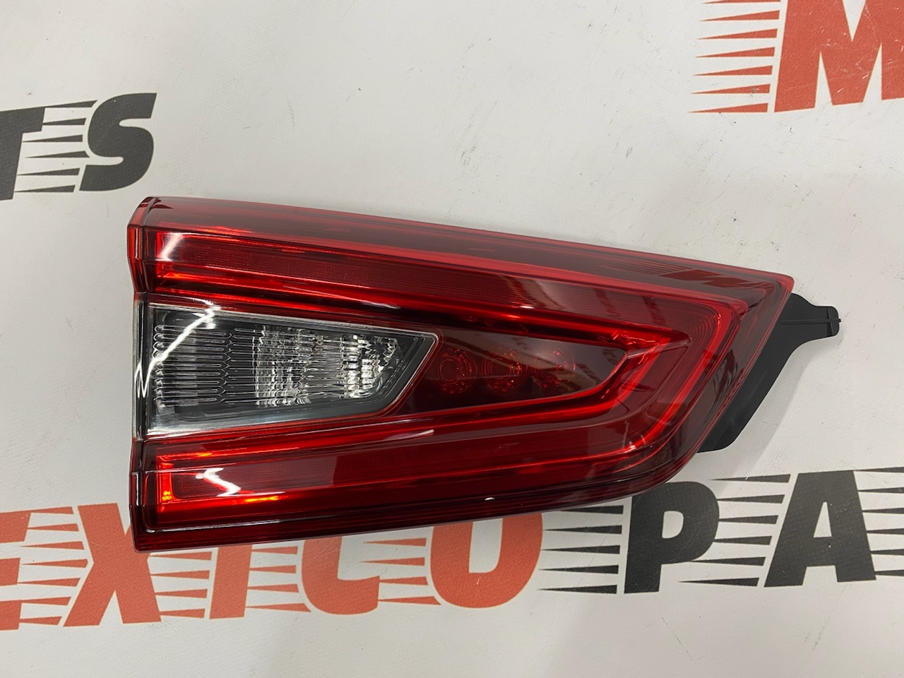 Ліхтар внутрішній (в кришку багажника) лівий Nissan Qashqai 2018-2021 (26555-hv05a), аналог