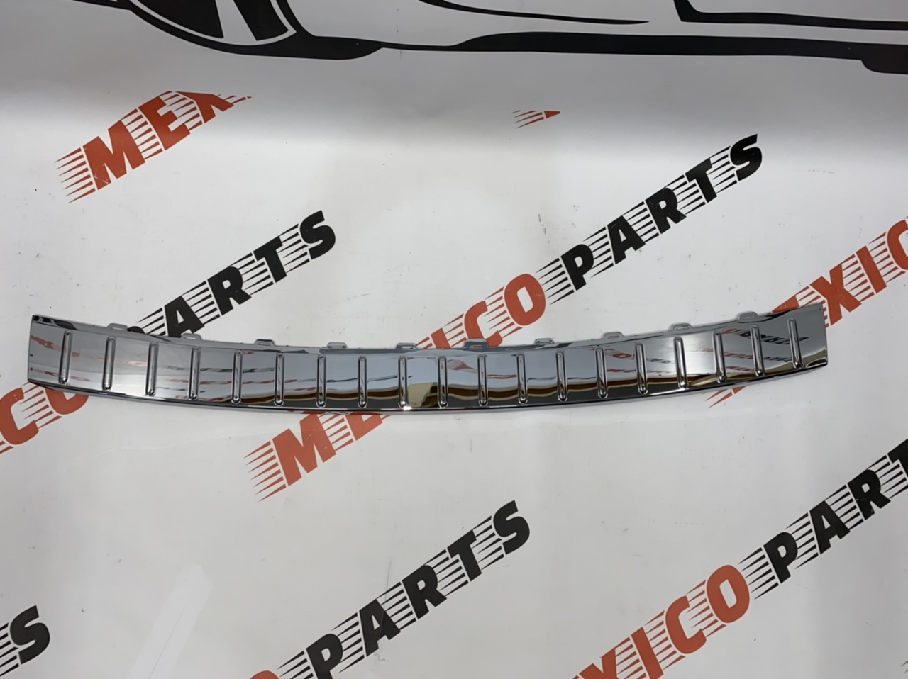 Накладка заднего бампера Volkswagen Touareg 2011-2018 (7P6807787A), аналог