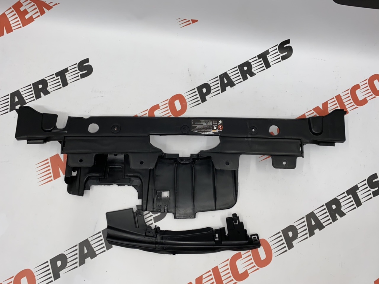 Накладка на панель радіатора  (замка капота) Chevrolet  Cruze 2009-2015 (95953179), аналог