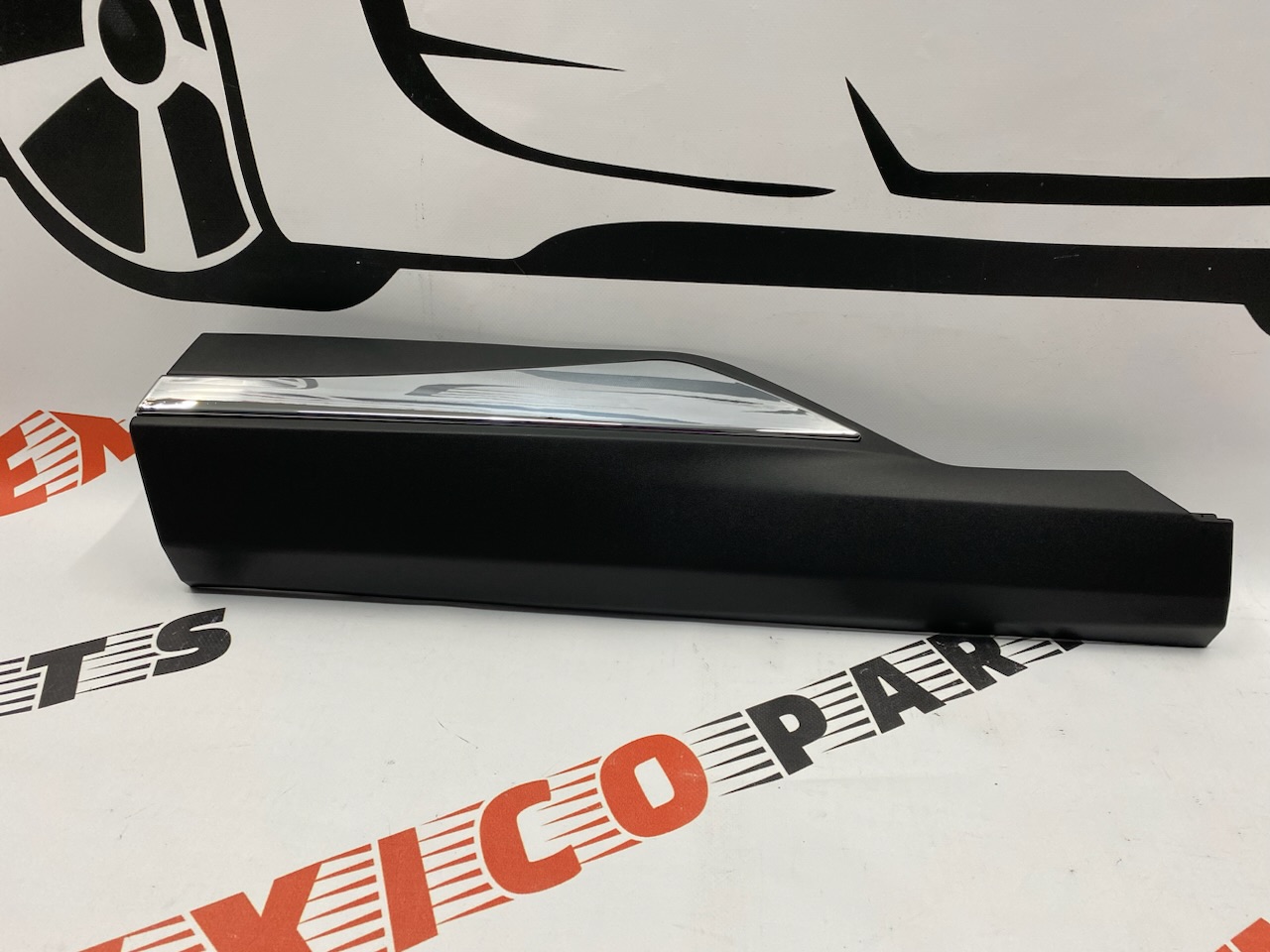 Накладка на заднюю левую дверь с хромом Nissan X-Trail(Rogue) 2021-2023 (82871-6RR0A), аналог