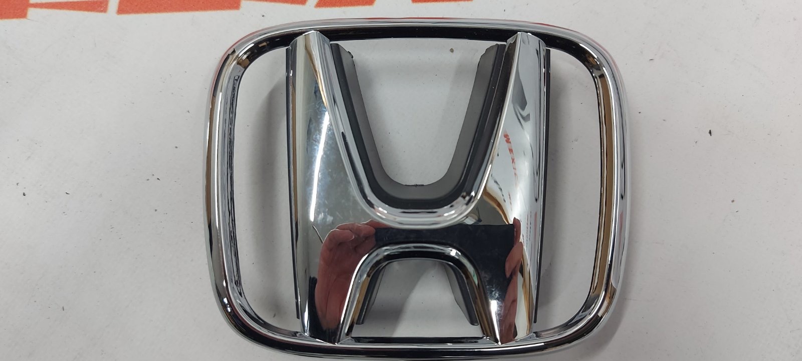 Логотип решетки радиатора Honda CR-V 2017-2020 (75700-SZW-000), аналог