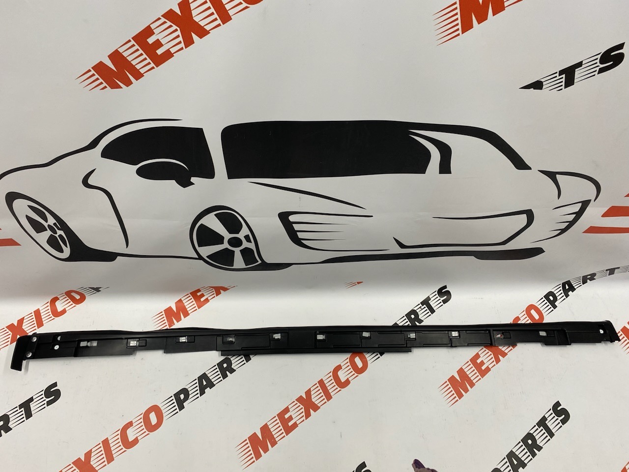 Кріплення порогу праве пластик Mazda 3 2013-2018, аналог
