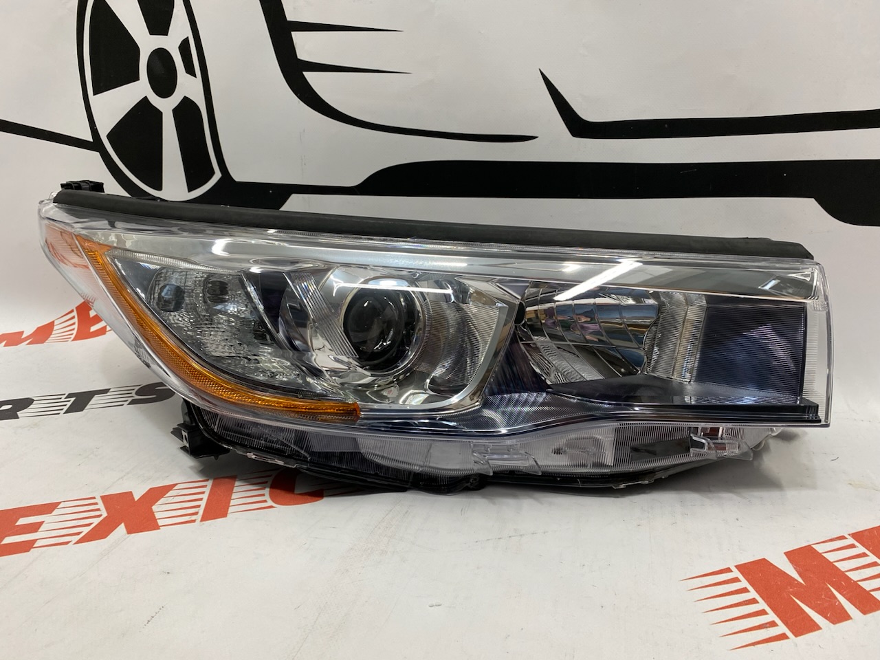 Фара права світла Toyota Highlander 2014-2016( 811100E180), аналог