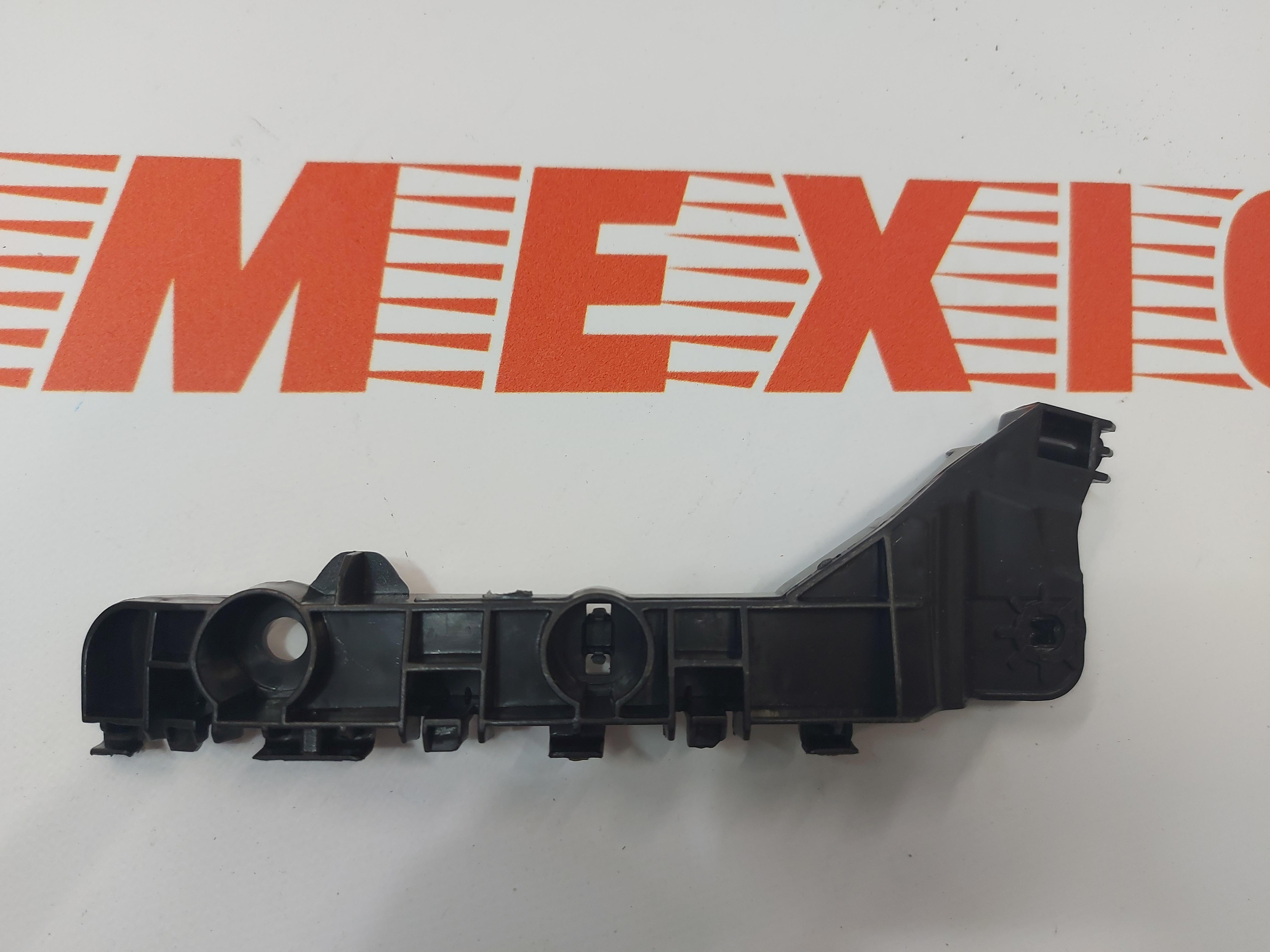 Кріплення переднього бампера праве Mitsubishi Eclipse Cross 2018- 2021 (6400G660), аналог