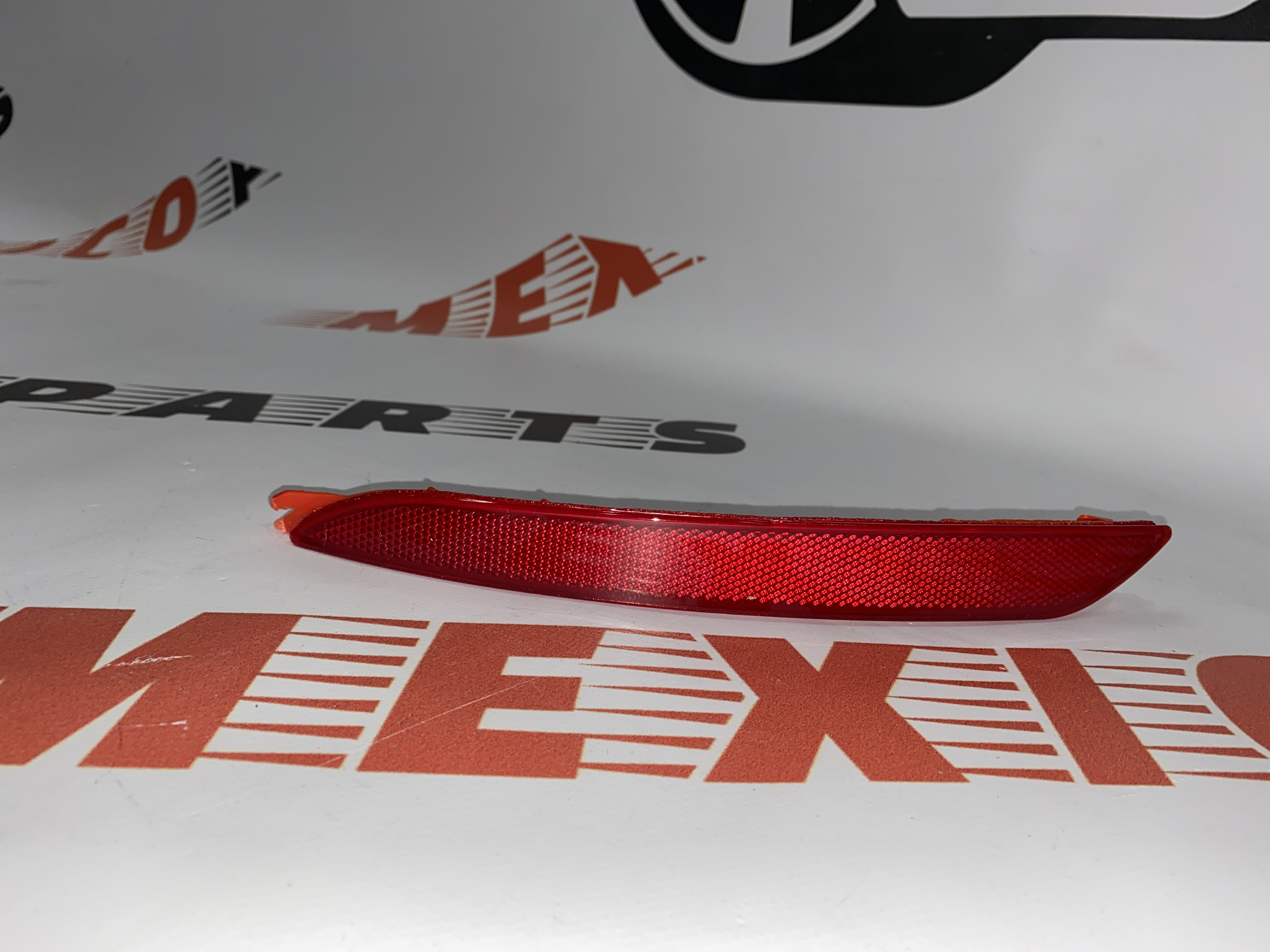 Катафот заднего бампера правый Hyundai Elantra 2011-2015 (92406-3X200), аналог