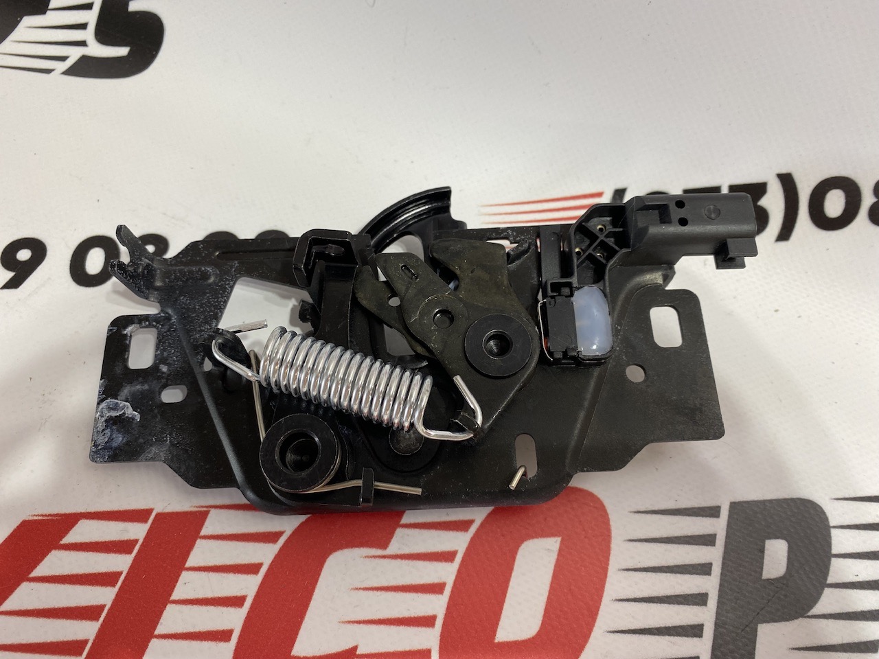 Замок капота Tesla Model 3 2017-2020 (1033011-00-G), аналог