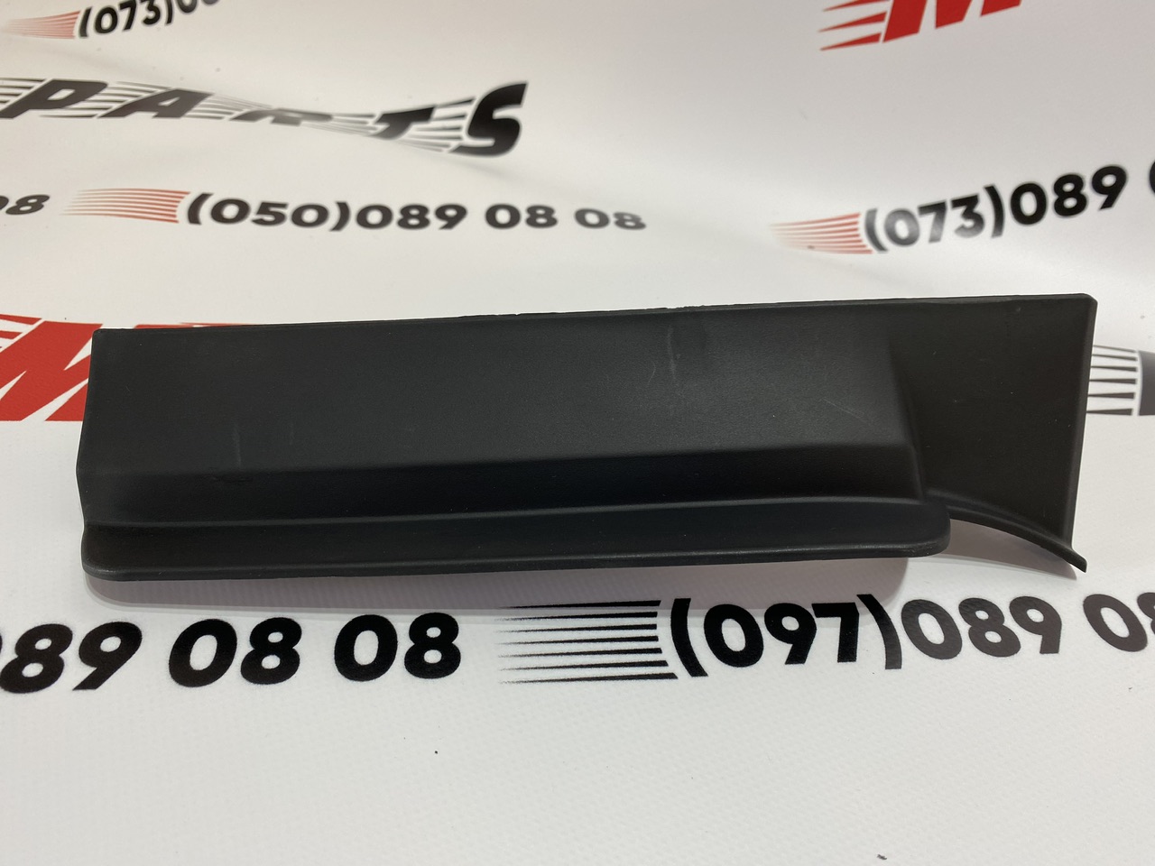 Бризговик переднього бампера правий Tesla Model X 2016-2020 (105480400d), аналог