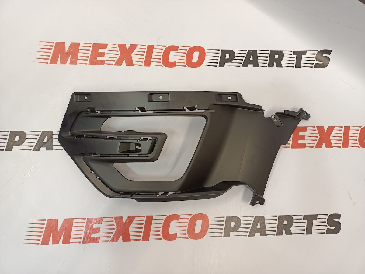 Рамка противотуманной фары левая Ford Explorer 2016- 2017 (FB5Z-17B968-DA), аналог