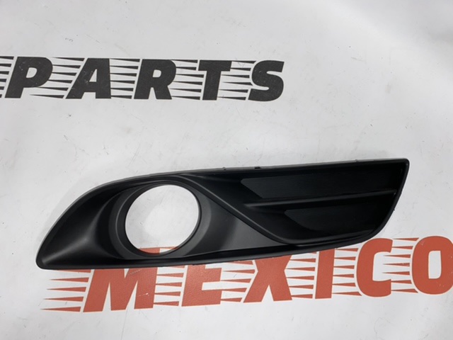 Рамка противотуманной фары правая Nissan Sentra 2012-2016 (62256-3SH0B), аналог