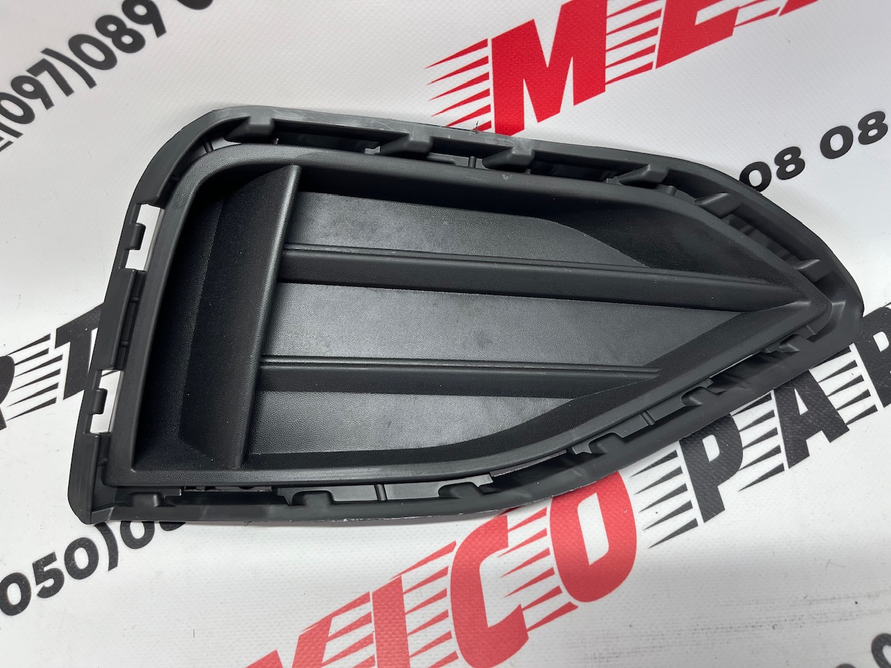 Заглушка противотуманной фары правая Passat B9 2019-(561853212A), аналог