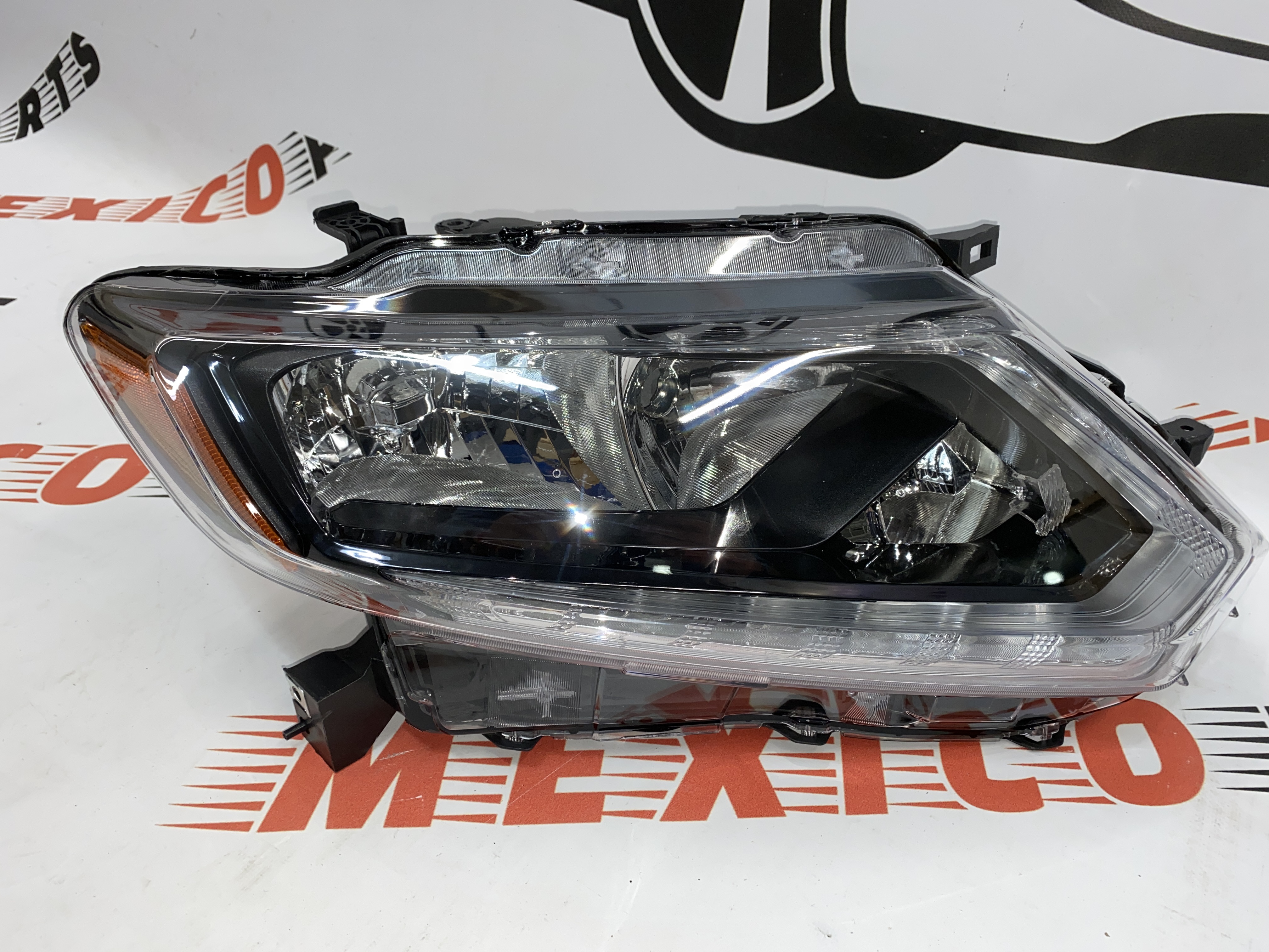 Фара галоген правая Nissan X-Trail(Rogue) 2014-2016 (26010-4BA0A), аналог