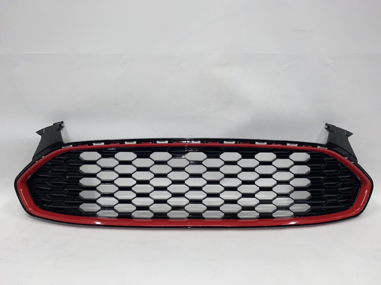 Решётка радиатора RED Ford Fusion 2013-2016 (DS7Z-8200-BA) , аналог