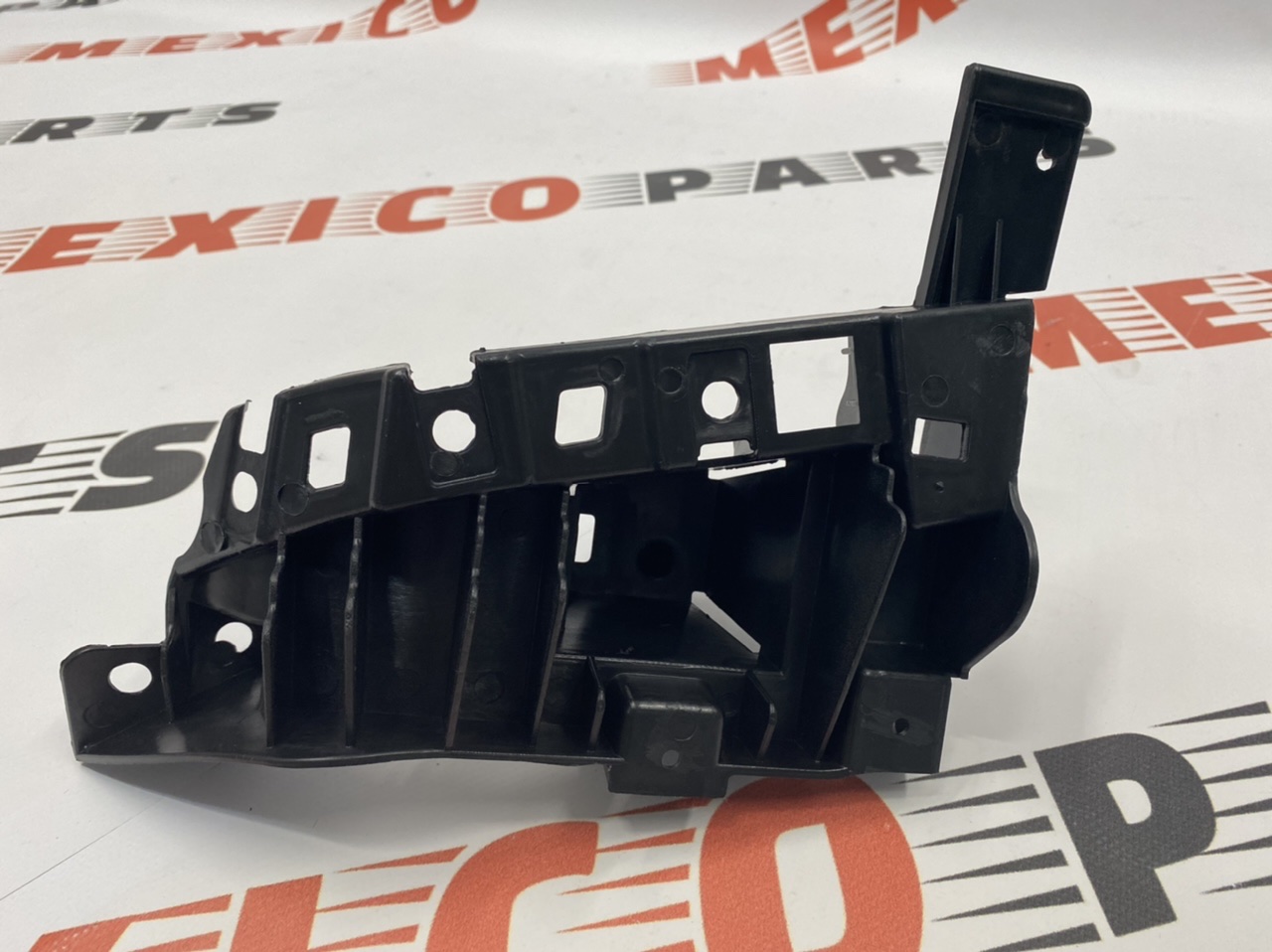 Кріплення переднього бампера-фари ліве Jeep Cherokee KL 2014-2018 (68210065AB), аналог