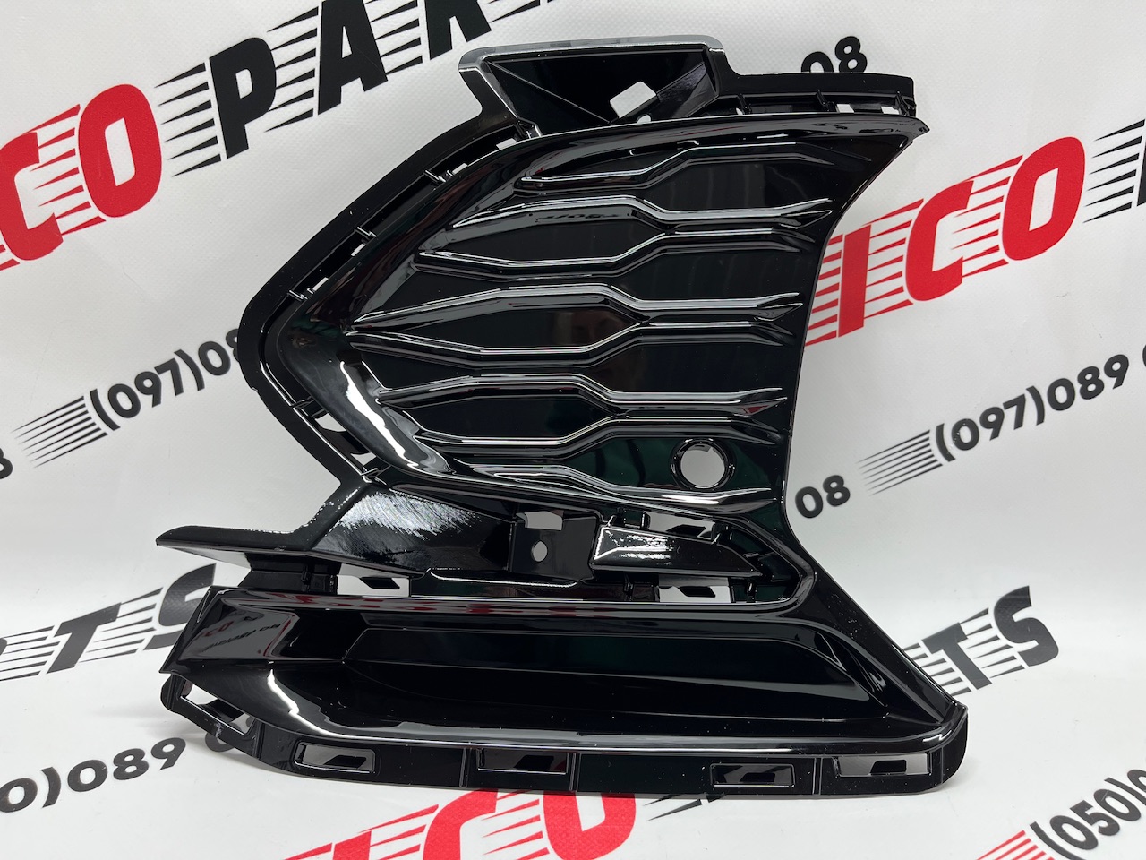 Заглушка противотуманной фары левая под парктроник RS Chevrolet Equinox 2022-2024 (84858999), аналог