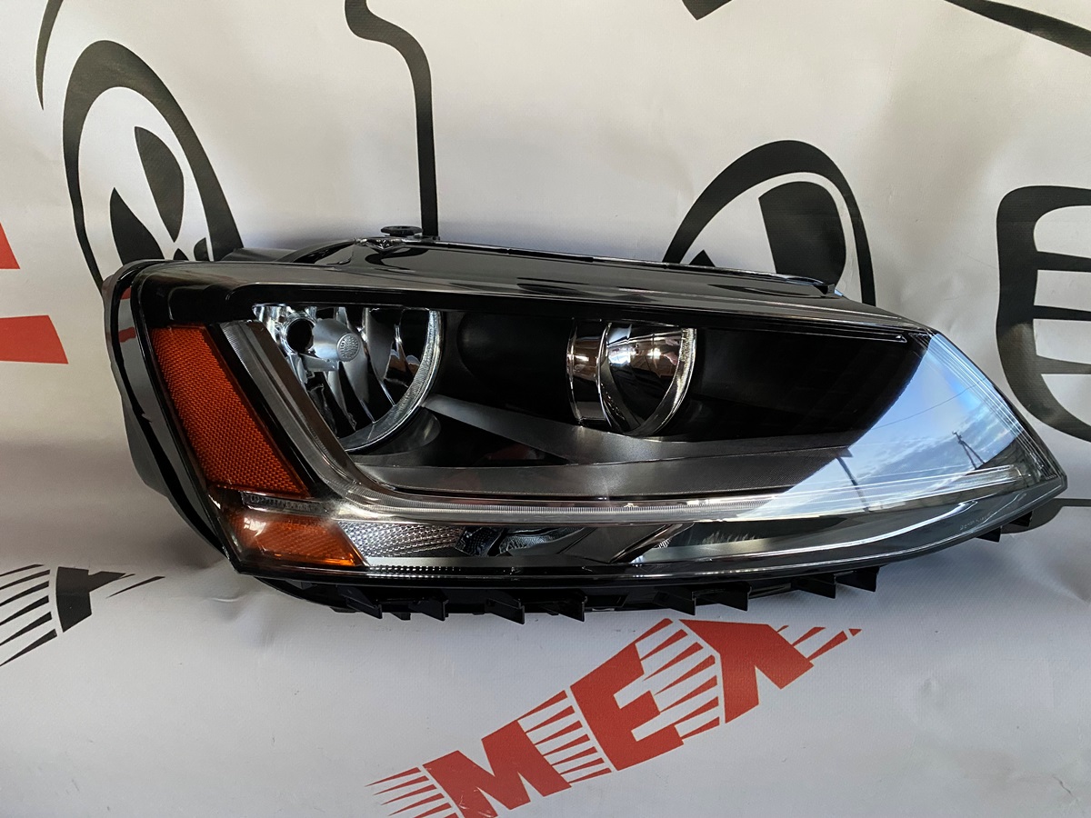 Фара правая с лед полоской USA Volkswagen Jetta 2016-2018(5C7941006J), аналог