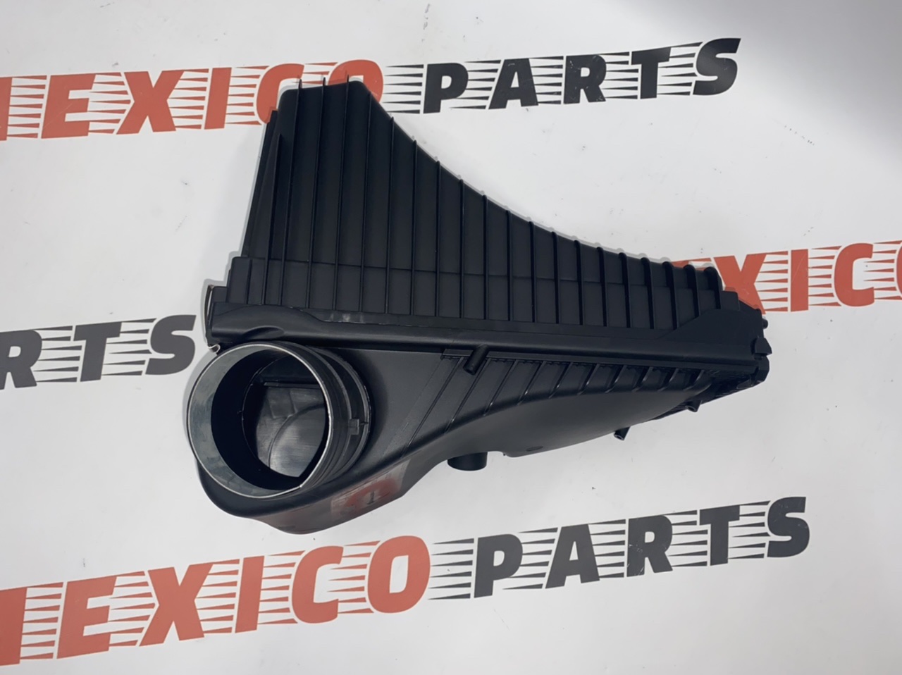 Корпус воздушного фильтра 3.0 бензин Volkswagen Touareg  2011-2014 (7P0129607C), аналог