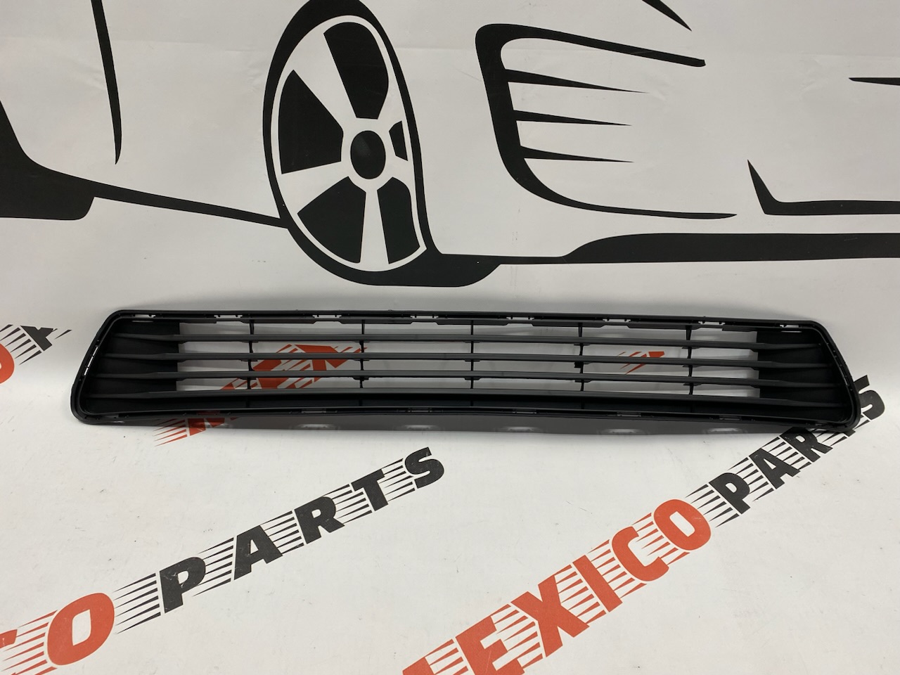 Решітка переднього бампера LE Toyota Camry 2012-2014 (5311206200), аналог