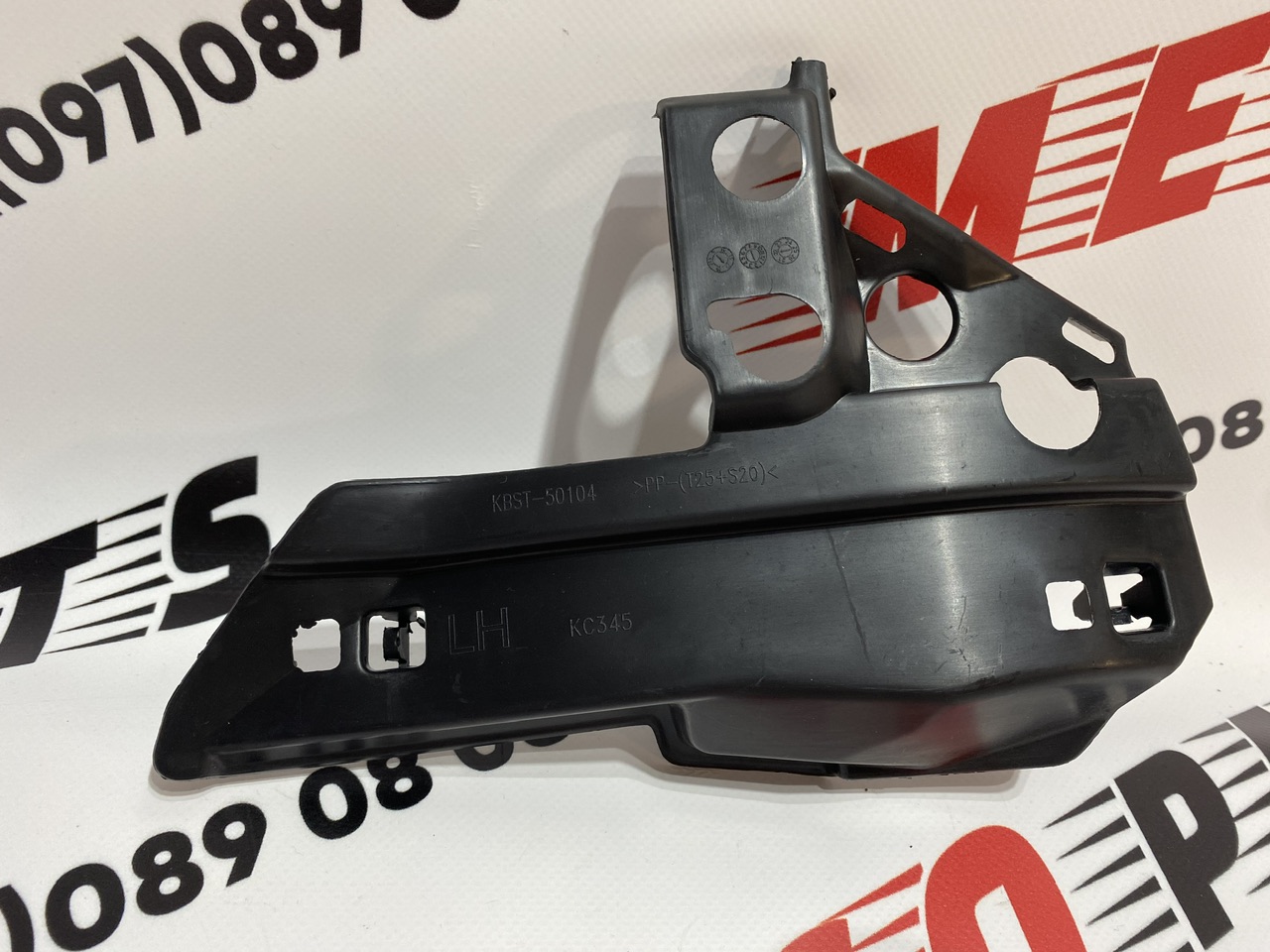 Кріплення переднього бампера-решітки ліве  Mazda CX-5 2022- (ksd450164), аналог