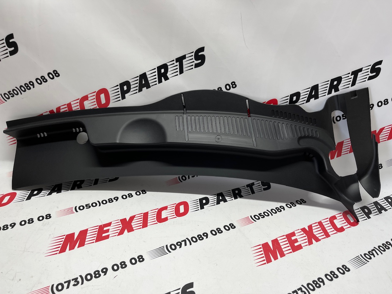 Жабо правое Volkswagen Touareg 2011-2014 (7p6819402D), аналог