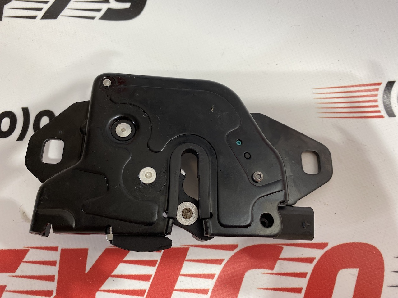 Замок капота Tesla Model 3 2021-2023 (1500397-00-E), аналог