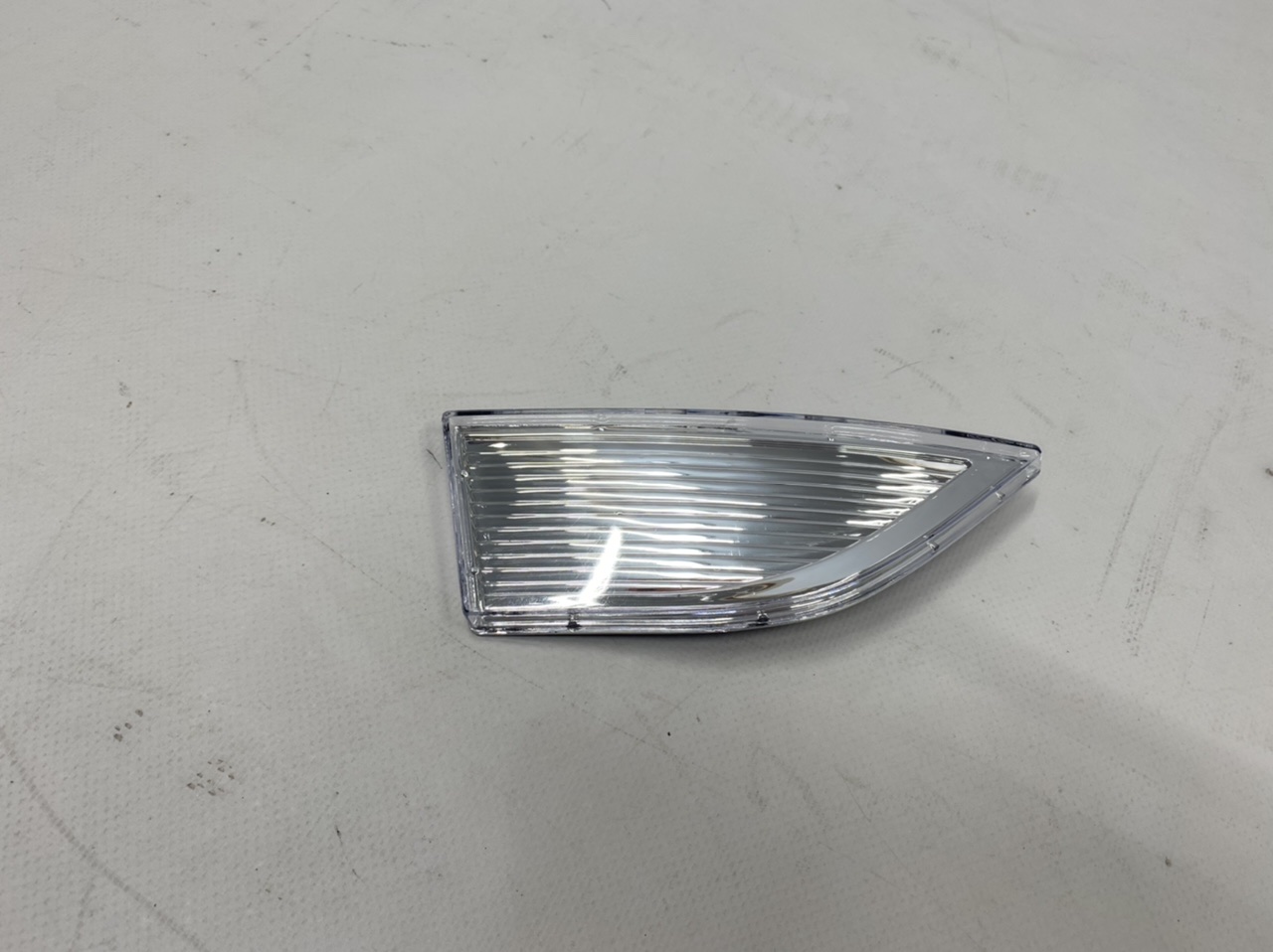 Отражатель-заглушка в передний бампер правая Volkswagen Passat B7 USA 2011-2015 (561941778B), аналог