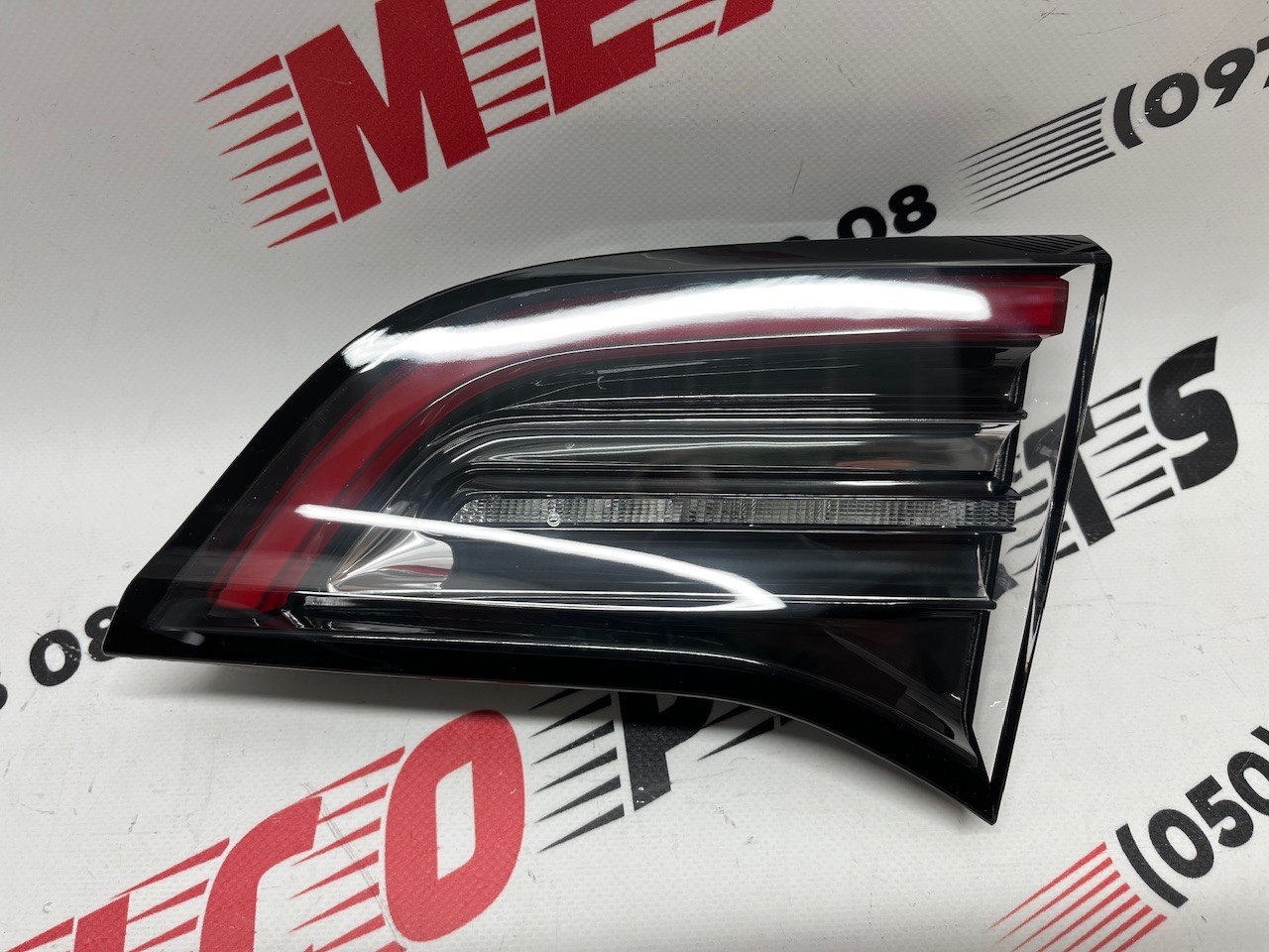 Фонарь в крышку багажника правый Tesla Model Y 2021-2023 (15208900b), аналог