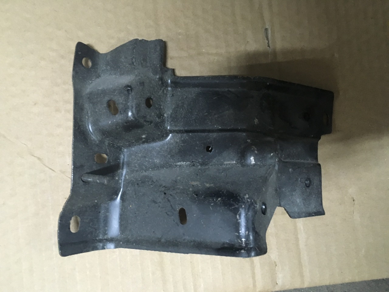 Кронштейн замка капота Nissan X-Trail(Rogue) 2014-2020 (625504BA0A), аналог