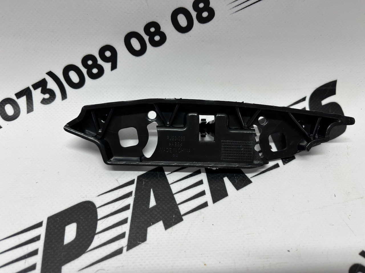 Кріплення переднього бампера праве Ford Escape (Kuga) 2023+ , аналог