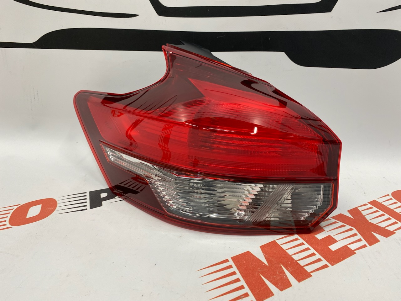 Фонарь задний наружный левый Nissan Kicks  2016-2020 (26555-5RL0A), аналог