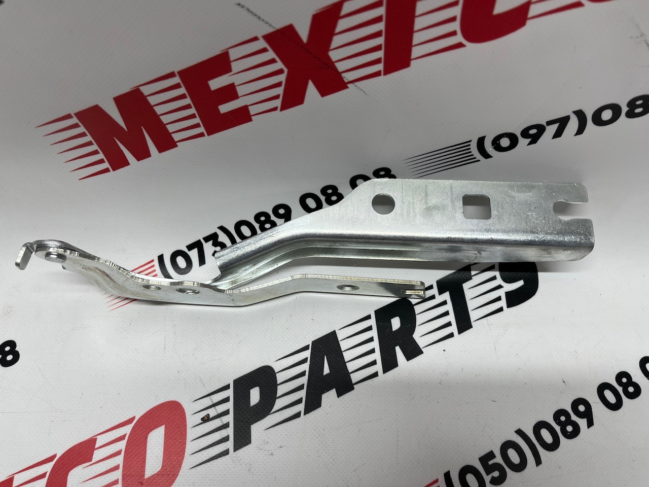 Петля капота права Volkswagen Jetta 2019-2020 (17G823302), аналог