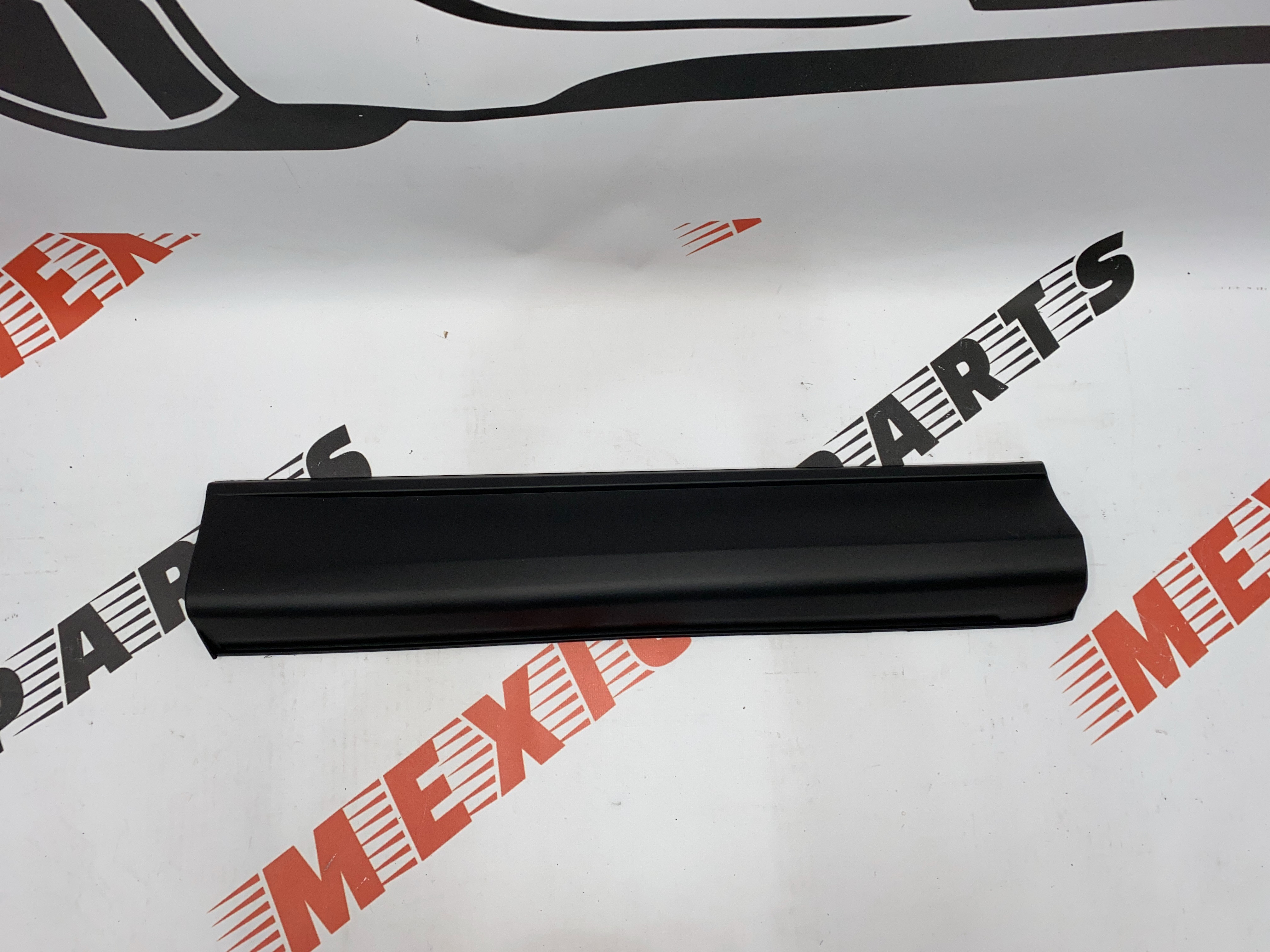 Накладка на двері задні праві Mazda CX5 2017-2020 (KB7W-51-RC0D), аналог