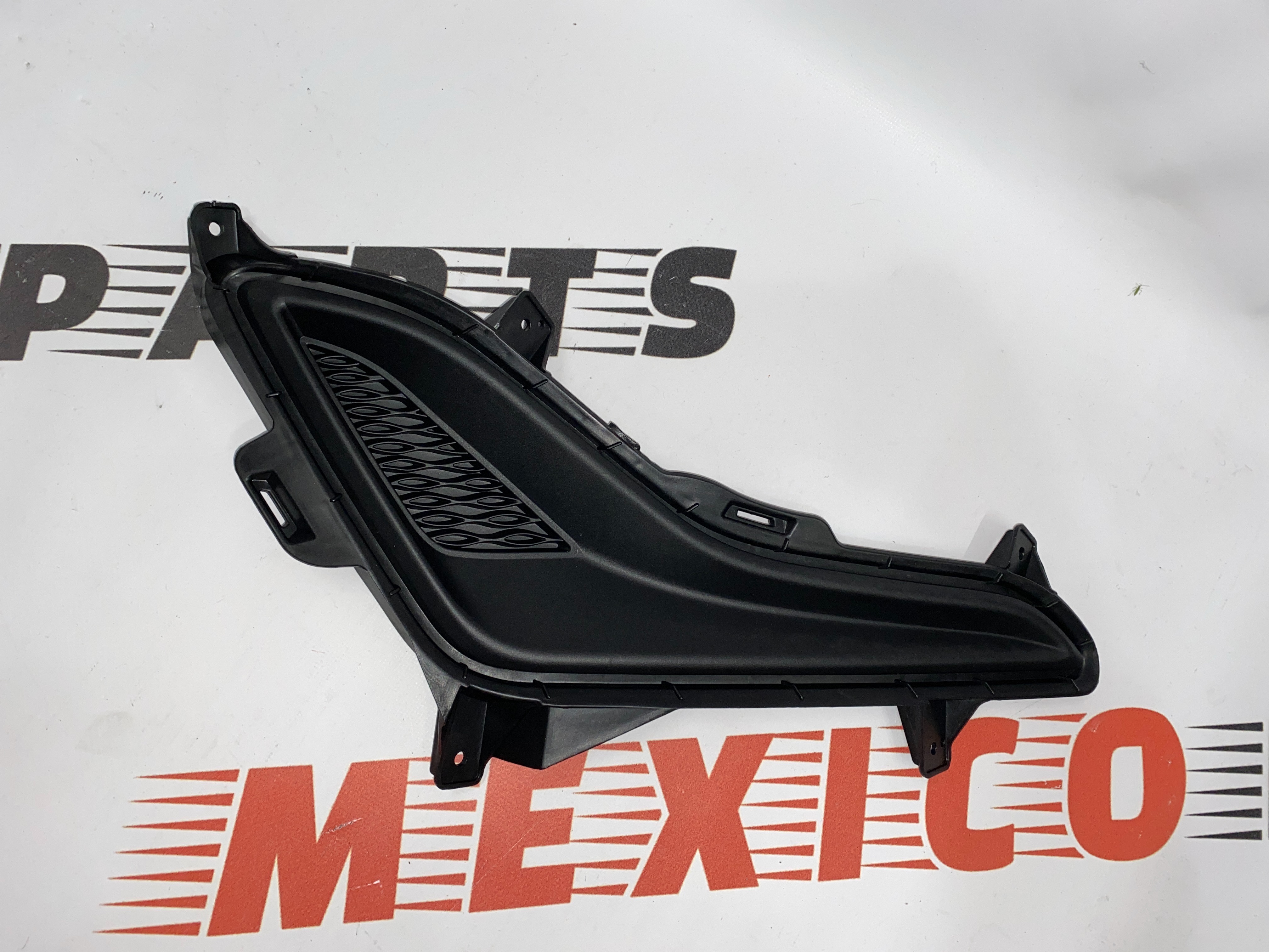 Заглушка противотуманной фары правая Hyundai Elantra 2011-2015 (865634X700), аналог