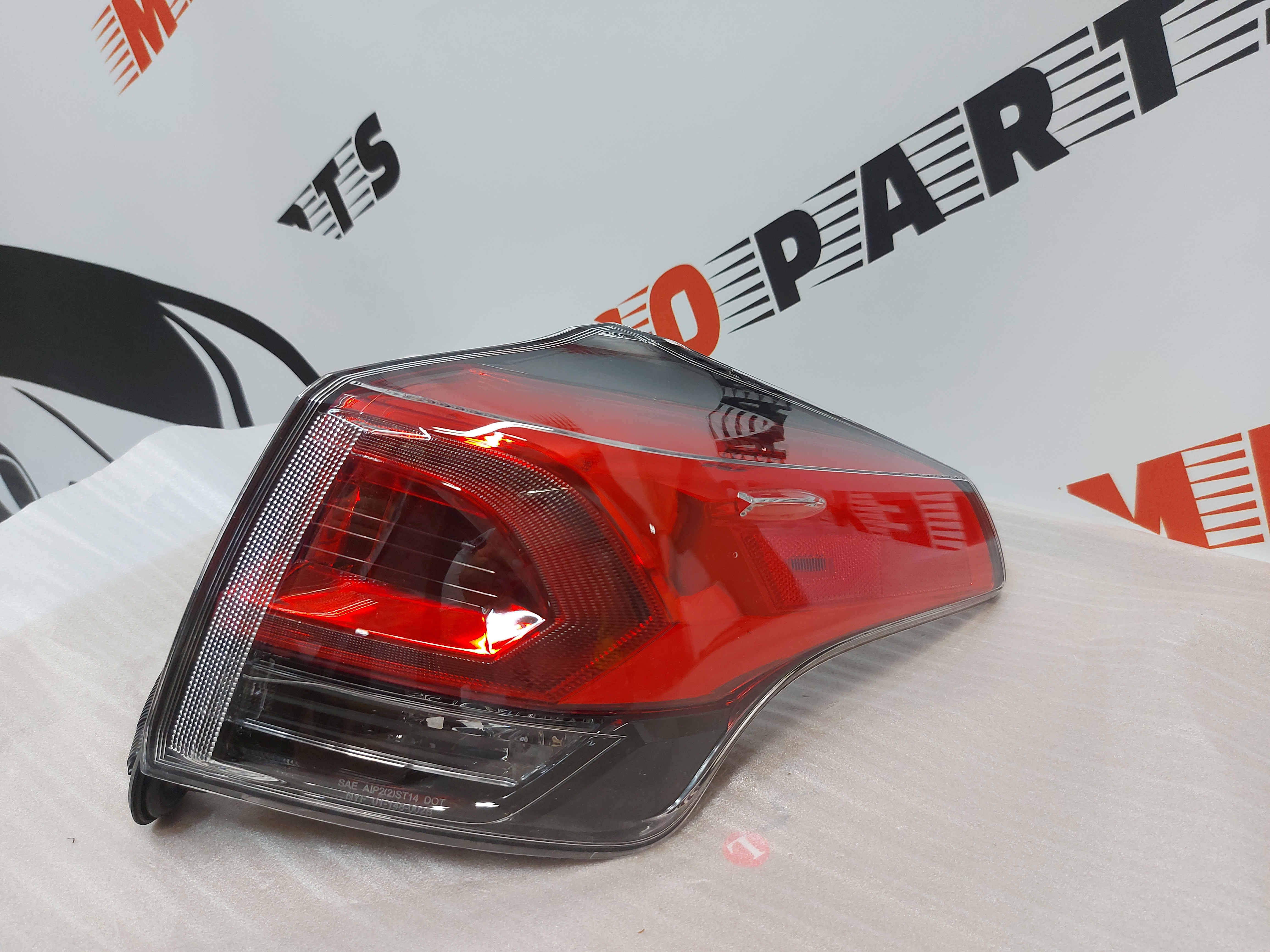 Ліхтар зовнішній (в крило) правий LED Toyota RAV4 2016-2018 (81551-42192), аналог
