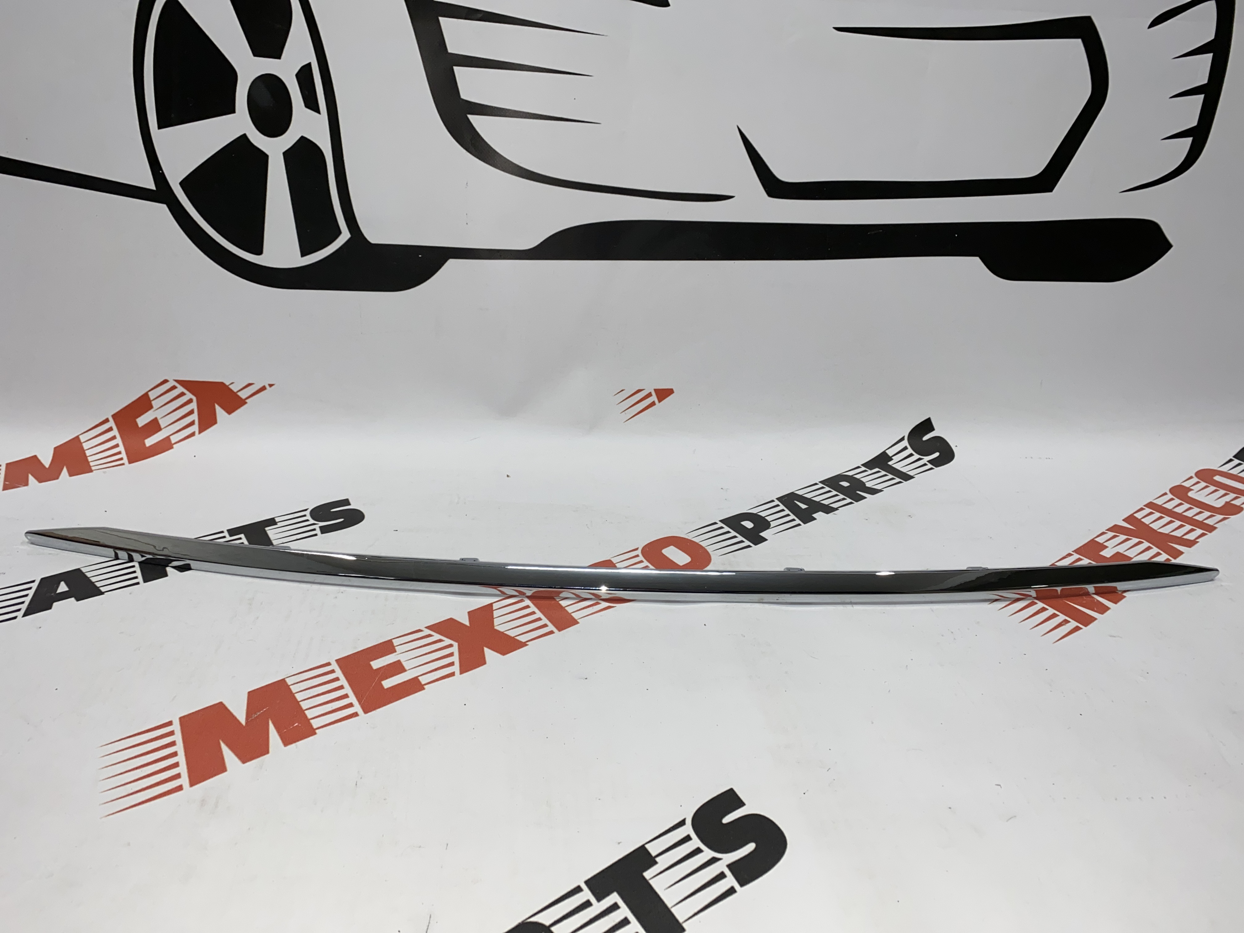 Хром переднего бампера Nissan X-Trail(Rogue) 2014-2016 (62072-4BA0A), аналог