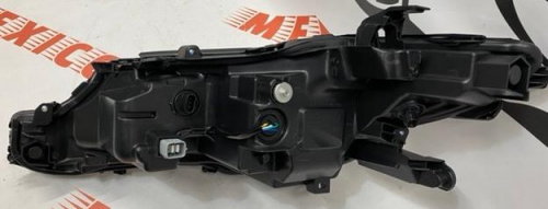 Фара права галоген - LED  Toyota Camry 2018-2020 (81110-06C40), аналог