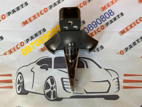 Значок Tesla Model X  2015-2020 (104788400)