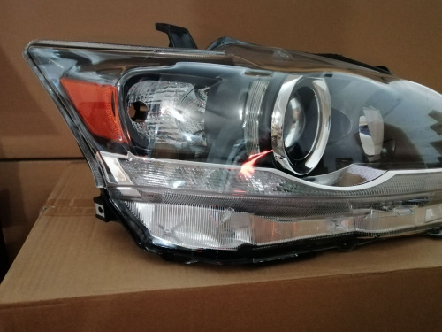 Фара права Lexus CT200 2015-2019 (81130-76012), аналог