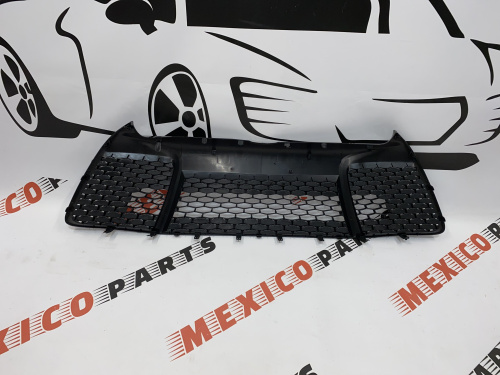 Решітка переднього бампера комплектація SE USA Toyota Camry 2015-2017 (53112-06280), аналог