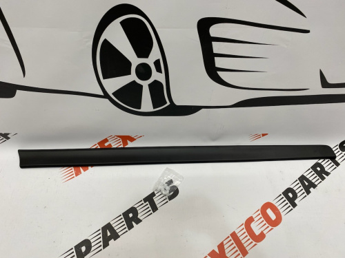 Накладка на переднюю левую дверь Nissan X-Trail (Rogue) 2014-2020 (80877-4BA0A), аналог