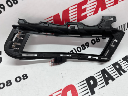 Рамка протитуманної фари права Volkswagen Golf 7 (5G0853212E9B9), аналог